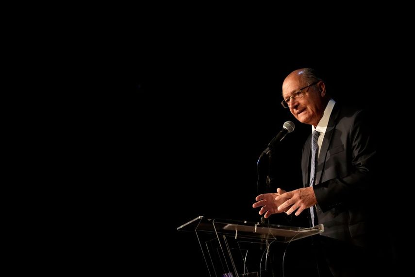 El vicepresidente electo de Brasil Geraldo Alckmin, quien encabeza el equipo de transición de Luiz Inácio Lula da Silva, durante una ceremonia para nombrar a los miembros del equipo de transición, el martes 8 de noviembre de 2022, en el centro cultural del Banco do Brasil, en Brasilia.