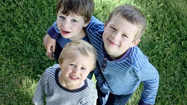 Los hermanos se pelean, se gritan, se molestan mutuamente, pero en el fondo de su corazón se aman.