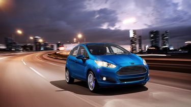 Esta disponible en sedán y hatchback y ambos están disponibles en los acabados S, SE y Titanium, mientras que el ST sólo está disponible como hatchback.