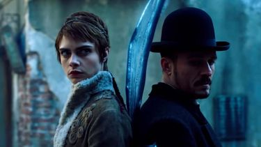 Bloom (Piratas del Caribe) es Rycroft Philostrate, un detective humano y Delevingne (Escuadrón Suicida) un hada refugiada llamada Vignette Stonemoss. 