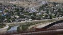 Esta fotografía muestra a Ciudad Juárez, México, al fondo desde El Paso, Texas, el miércoles 22 de abril de 2020, así como una parte del río Bravo y de la valla fronteriza. Esta fotografía muestra a Ciudad Juárez, México, al fondo desde El Paso, Texas, el miércoles 22 de abril de 2020, así como una parte del río Bravo y de la valla fronteriza.