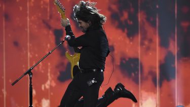 Juanes toca durante la gala en su honor como Persona del A&ntilde;o de la Academia Latina de la Grabaci&oacute;n, el mi&eacute;rcoles 13 de noviembre del 2019 en Las Vegas.&nbsp;