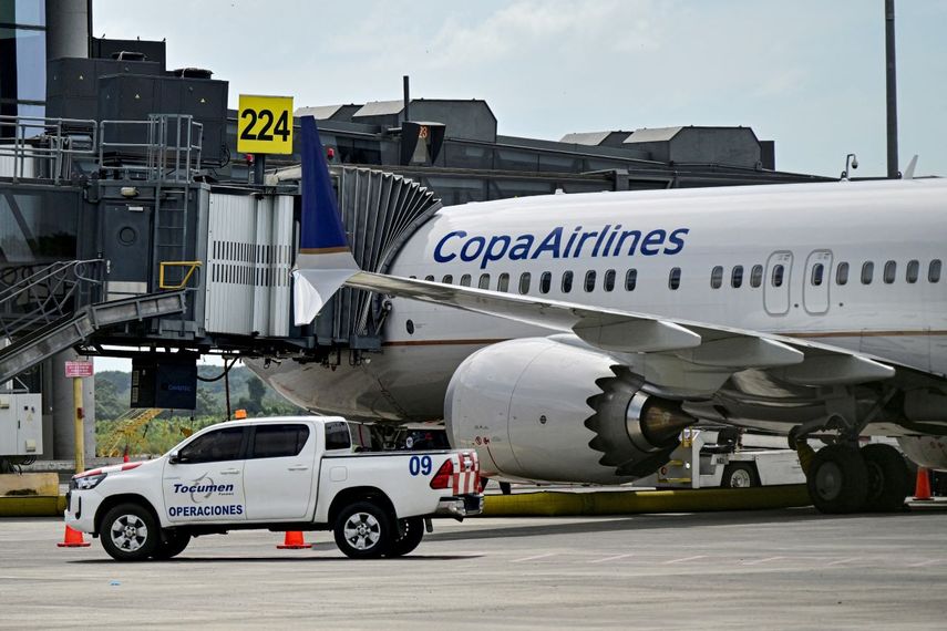Un avión de Copa Airlines se encuentra en la pista del Aeropuerto Internacional de Tocumen en la Ciudad de Panamá, el 4 de diciembre de 2025.