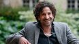 El escritor franco-venezolano Miguel Bonnefoy, galardonado con el premio literario Prix Femina, posa en el Museo Carnavalet tras ser premiado por la novela Le Rêve du jaguar (El sueño del jaguar) en París, el 5 de noviembre de 2024.