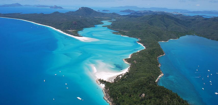 Whitehaven Beach está en Australia.&nbsp;El medio de traslado más rápido hasta la playa es por mar, en una embarcación.&nbsp;