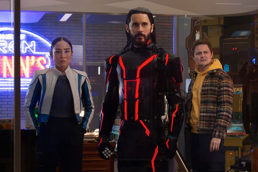 La virtualidad invade el mundo real en&nbsp;Tron: Ares.&nbsp;