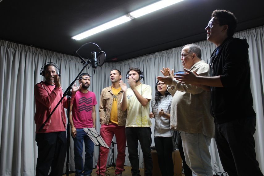 Edwin Arellano, Jorge Torres, Jos&eacute; Delgado, Fernando Rodr&iacute;guez, Alicia Zapata, Aquiles B&aacute;ez y Jos&eacute; Francisco S&aacute;nchez durante la grabaci&oacute;n del proyecto Venezuela. El pueblo, el canto, el trabajo.