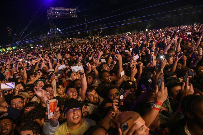 El público en el concierto de Travis Scott en el festival Astroworld en el parque NRG el 5 de noviembre de 2021 en Houston.