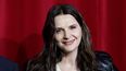 La actriz francesa Juliette Binoche posa para la inauguración de los escaparates navideños de los grandes almacenes Printemps Haussmann en París el 7 de noviembre de 2024. &nbsp; &nbsp;