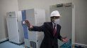 Gerardo Burgos, secretario general del Ministerio de Salud de Colombia, muestra los refrigeradores que serán utilizados para guardar vacunas contra el COVID-19 durante un recorrido organizado para la prensa por un almacén especial del ministerio en Bogotá, el martes 19 de enero de 2021. Gerardo Burgos, secretario general del Ministerio de Salud de Colombia, muestra los refrigeradores que serán utilizados para guardar vacunas contra el COVID-19 durante un recorrido organizado para la prensa por un almacén especial del ministerio en Bogotá, el martes 19 de enero de 2021.