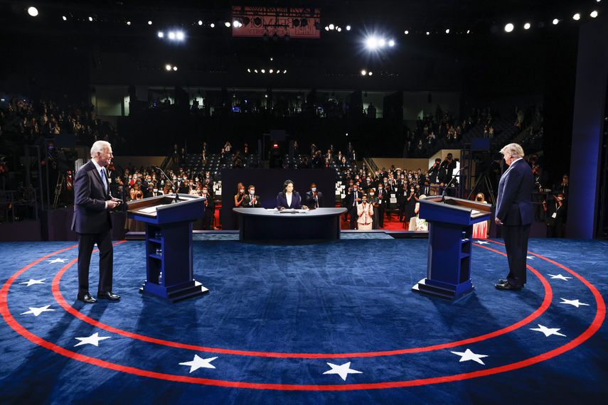 El presidente Donald Trump y el exvicepresidente del candidato demócrata a la presidencia Joe Biden participan en el debate presidencial final en la Universidad de Belmont, el jueves 22 de octubre de 2020, en Nashville, Tennessee.