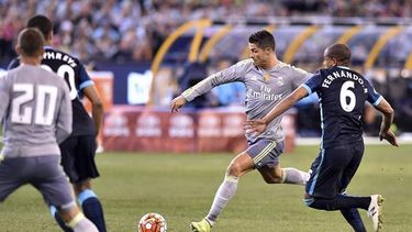 El Real Madrid estrenó su uniforme gris. (EFE)