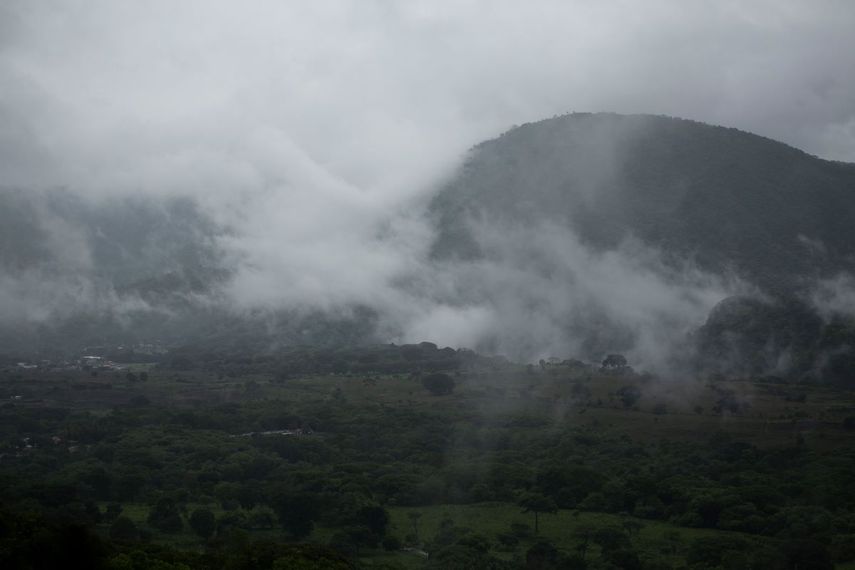 &nbsp; Nubes cubren las monta&ntilde;as durante la tormenta tropical Amanda en Barberena, Guatemala, el domingo 31 de mayo de 2020.&nbsp;