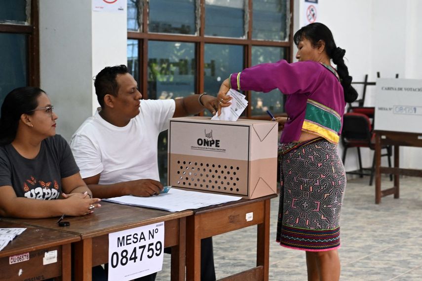 60.000 electores no pudieran ejercer su derecho al voto debido al cierre de sus centros de votación, o la falta de material electoral en otros. (AFP)