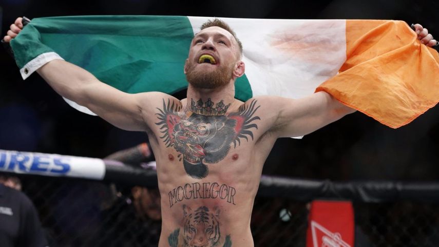 McGregor se conviritió en el primer luchador con dos títulos mundiales de UFC