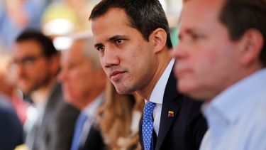 El líder de la oposición venezolana y presidente encargado de Venezuela Juan Guaidó, durante una reunión con sindicalistas y partidarios en Caracas, Venezuela, en febrero de 2020