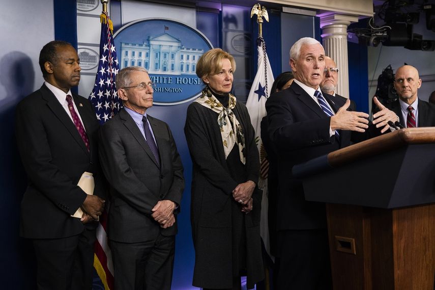 El vicepresidente Mike Pence hace declaraciones a la prensa en la Casa Blanca, en relaci&oacute;n al coronavirus, el mi&eacute;rcoles 4 de marzo de 2020.&nbsp;