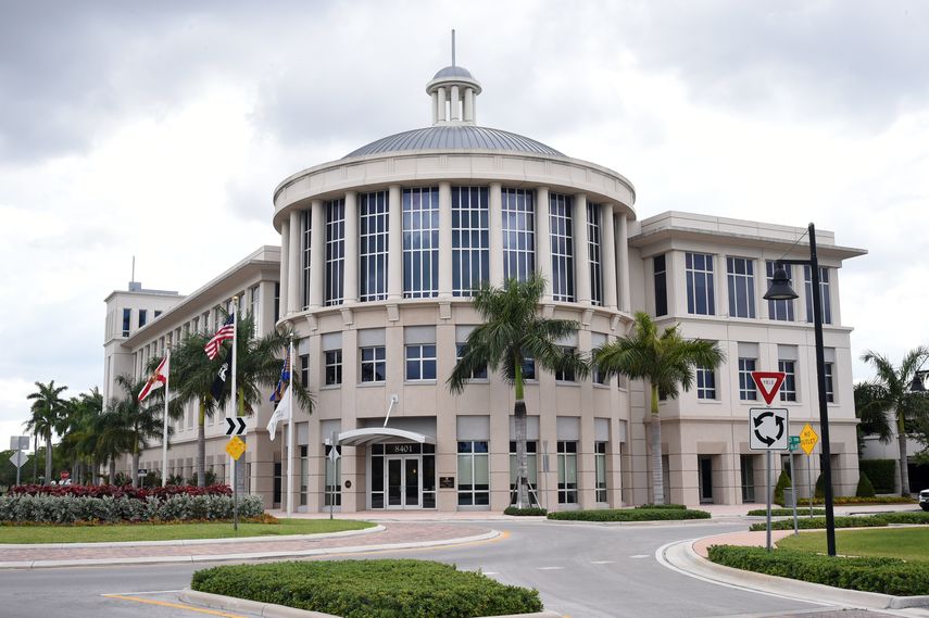 Vista parcial del ayuntamiento de Doral.
