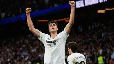 El defensor español Jacobo Ramón, en ese entonces del Real Madrid, celebra luego de anotar un gol en un partido, el 14 de mayo de 2025.