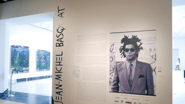 La entrada a una exposición de pinturas atribuidas a Jean-Michel Basquiat en el Museo de Arte de Orlando el miércoles 1 de junio de 2022, en Orlando, Florida.&nbsp; 
