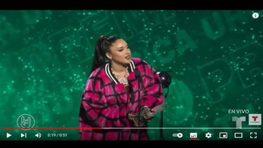 Karol G y Mariah Angeliq ganan en la categoría Video del año con El Makinon en Premios tu música urbano 2022.