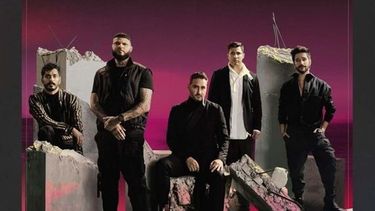 Si me dices que s&iacute; compuesta por Julio y Bibi (Reik), junto a Camilo y Farruko, surgi&oacute; como una balada en la que al mezclar los estilos y sonidos de todos ellos encontraron una mezcla perfecta de pop y urbano que es el sonido que &uacute;ltimamente ha caracterizado a Reik.