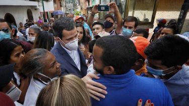 El presidente interino de Venezuela Juan Guaidó recorre las calles de Caracas conversando&nbsp; sobre la Consulta Popular.&nbsp;