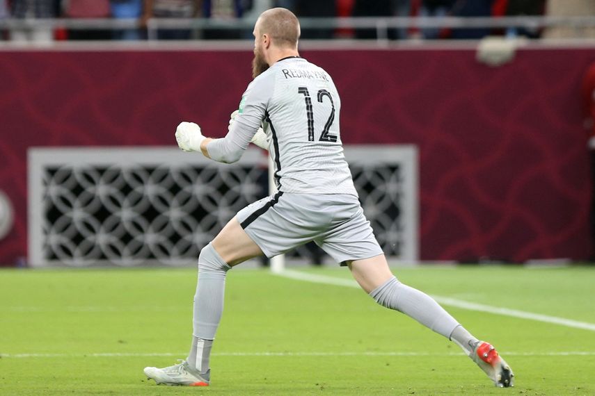El arquero Andrew Redmayne celebra tras el fallo de la selección de Perú en la tanda de penales y así conseguir el boleto de Australia para Catar 2022