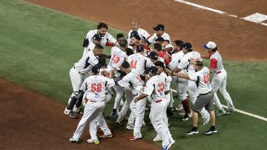 El conjunto de Panamá celebra tras dejar en el terreno a México en la Serie del Caribe Miami 2024