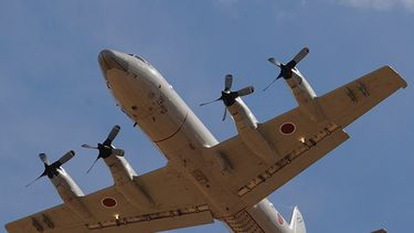 Una aeronave Orion japonesa despega de la base Pearce en Perth, Australia, para oarticipar en la búsqueda del avión perdido de Malaysia Airlines el jueves 17 de abril de 2014. (AP)