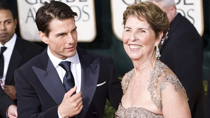 El actor Tom Cruise junto a su madre en la alfombra roja. (EFE)