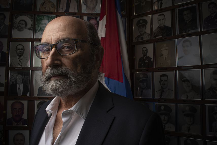 Carlos León Acosta prefiere que no lo llamen héroe, después de la experiencia de la invasión ha vivido con la certeza de que su horizonte es el compromiso con la Patria.&nbsp;