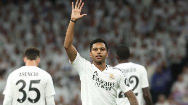 El brasileño Rodrygo, del Real Madrid, celebra luego de anotar el segundo gol de su equipo ante el Salzburgo, el 22 de enero de 2025.