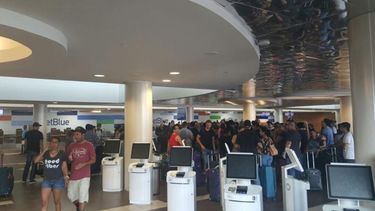 Vista interior del aeropuerto internacional de Puerto Rico.