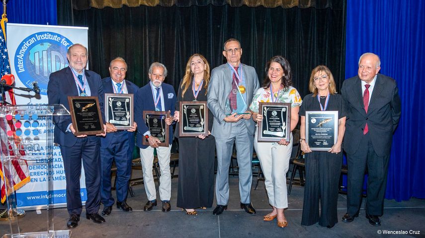 Alfredo Leuco, Norberto Espángaro, Diego Arria, Natalia Crujeiras, José Daniel Ferrer, Ana María Rodríguez, Idania Chirinos y Tomás Regalado.