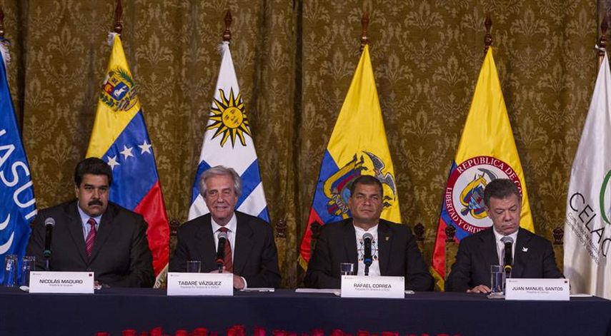 El presidente de Venezuela, Nicolás Maduro (i); el presidente de Uruguay, Tabaré Vazquez (2i); el presidente de Ecuador, Rafael Correa (2d) y el presidente de Colombia, Juan Manuel Santos (d), al término de la reunión en Quito, Ecuador. (EFE)