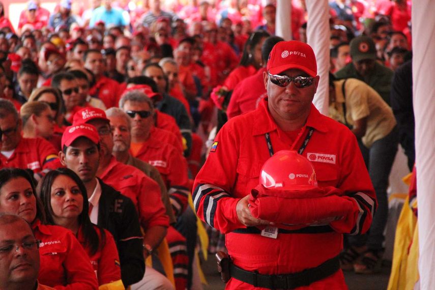 Más de 30.000 trabajadores de las áreas operativas de la estatal ganan 5.000 bolívares semanales y su única labor es asistir a marchas&nbsp;