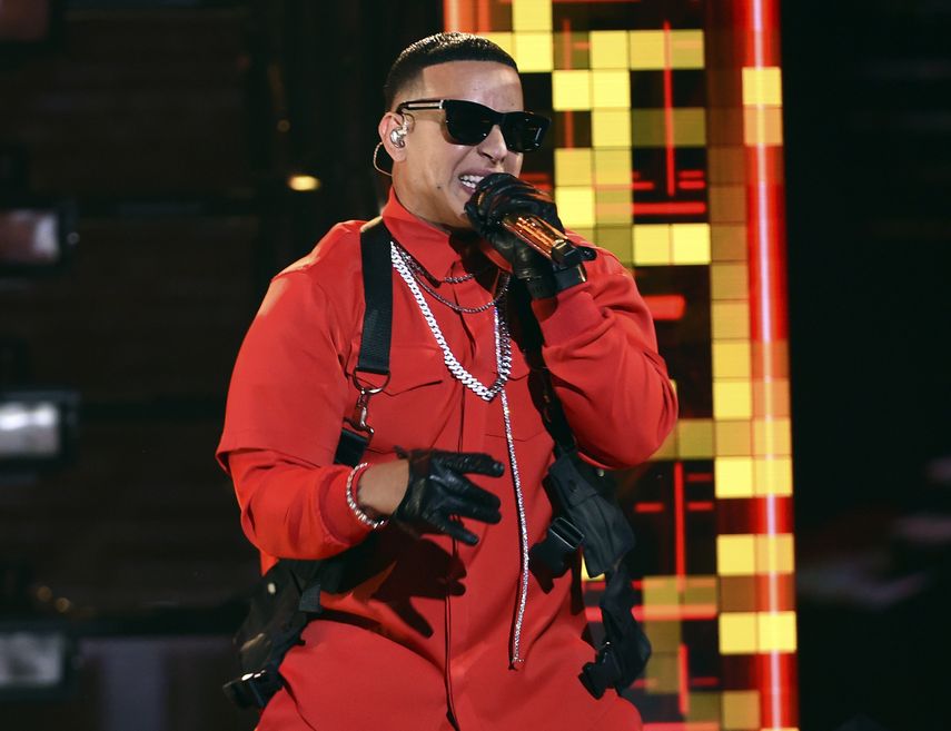 Daddy Yankee actúa en la ceremonia de los Latin American Music Awards en Los Angeles el 17 de octubre de 2019.