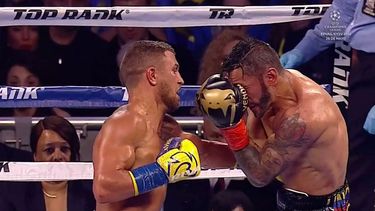 Con un gancho al hígado, Lomachenko derrota a Linares y se convierte en el primer boxeador en ganar 3 títulos en tres diferentes divisiones en tan solo 12 peleas como profesional.
