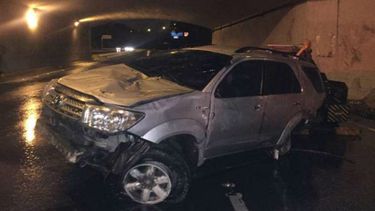 La camioneta donde se trasladaba el diputado Carlos Paparoni se volcó este domingo en una autopista al oeste de Caracas.