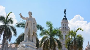 Estatua de&nbsp;Jos&eacute; Mart&iacute; en el Parque Central, en La Habana, Cuba.&nbsp;