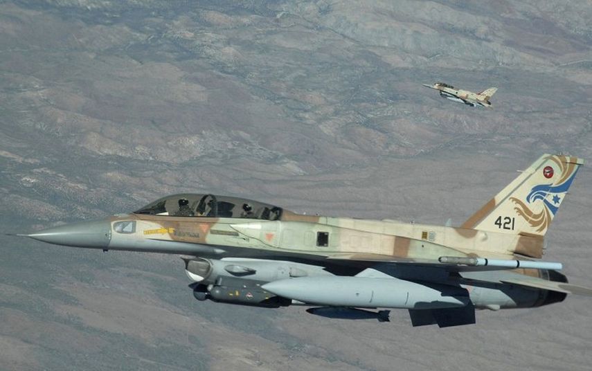 Israel&nbsp;atacó a lo largo de la noche docenas de objetivos militares iraníes en Siria tras acusar a Irán del lanzamiento previo de 20 cohetes, de los que cuatro fueron interceptados y el resto cayeron en suelo sirio.