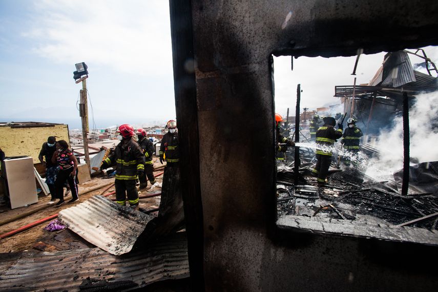 Incendio arrasa 45 viviendas en asentamiento irregular en C