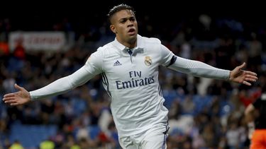 El delantero dominicano del&nbsp;Real&nbsp;Madrid&nbsp;Mariano Díaz Mejía celebra su gol, el tercero del equipo frente a la Cultural Leonesa
