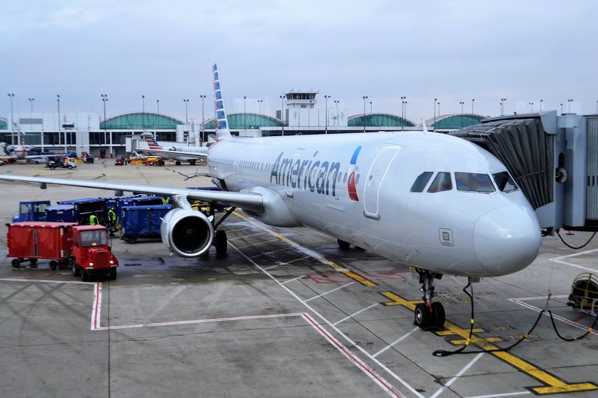 Al menos 30 aerol&iacute;neas, entre ellas American Airlines, han suspendido su servicio a China&nbsp;