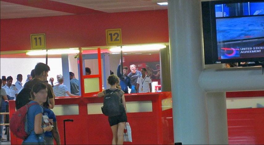 Lia Villares en el control aduanal del aeropuerto José Martí en La Habana.&nbsp;
