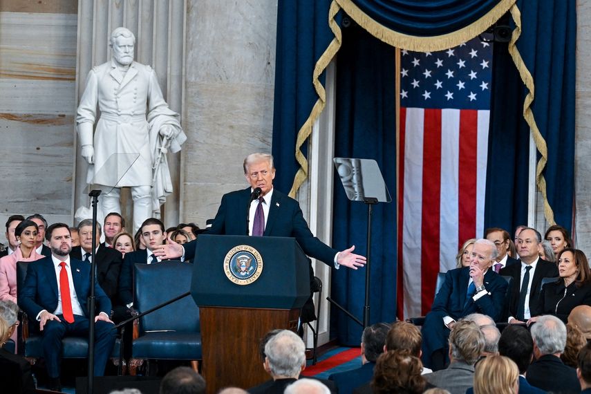 El presidente de Estados Unidos, Donald Trump, pronuncia su discurso inaugural tras ser juramentado como el 47º presidente de los Estados Unidos en el interior de la Rotonda del Capitolio de los Estados Unidos en Washington, DC, el 20 de enero de 2025.&nbsp;