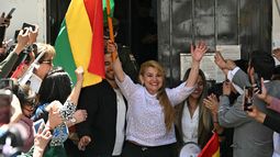 La expresidenta Jeanine Áñez sale de la cárcel de mujeres de Miraflores en La Paz. La expresidenta Jeanine Áñez sale de la cárcel de mujeres de Miraflores en La Paz.