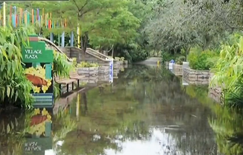 Hay caminos inundados que podrían ser peligrosos para los visitantes. (CORTESÍA)