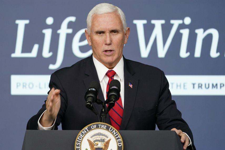 El vicepresidente Mike Pence habla durante un evento en el Auditorio de South Court en el complejo de la Casa Blanca en Washington, el miércoles 16 de diciembre de 2020.